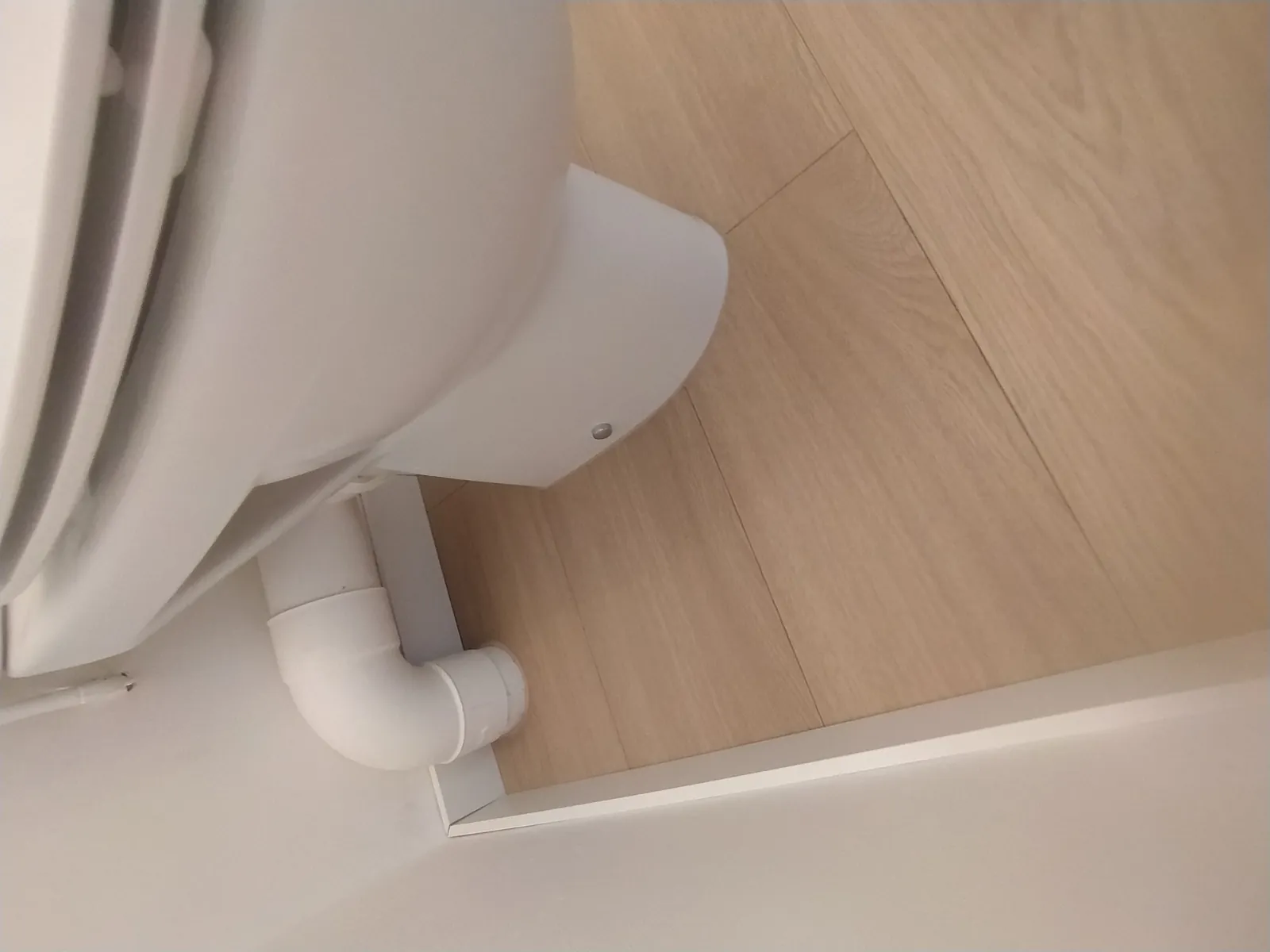 Parquet autour toilettes suspendues - Réalisation professionnelle par Mur Sol