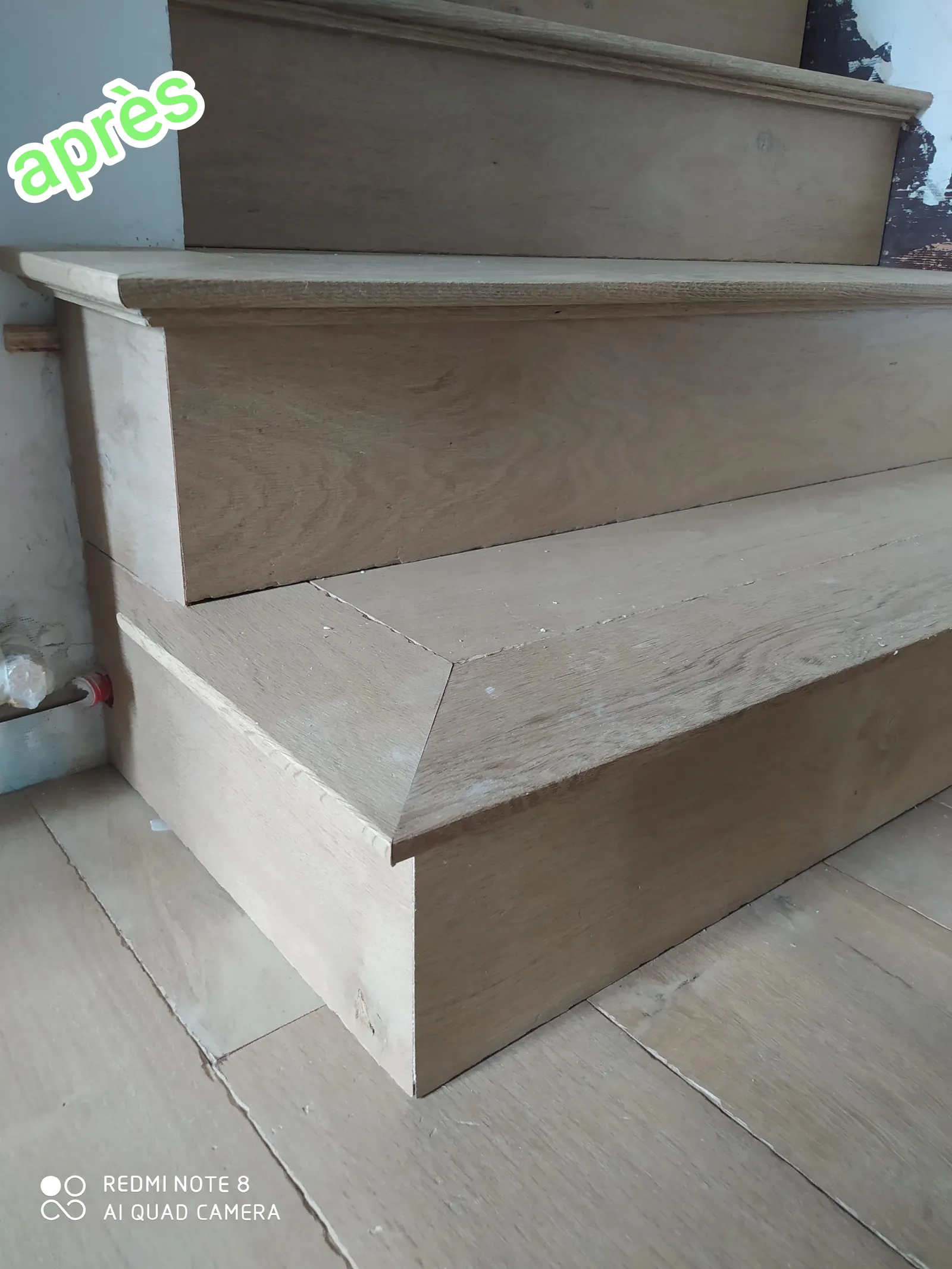 Après habillage escalier en chêne massif sur-mesure avec nez de marche arrondi — Eure 27