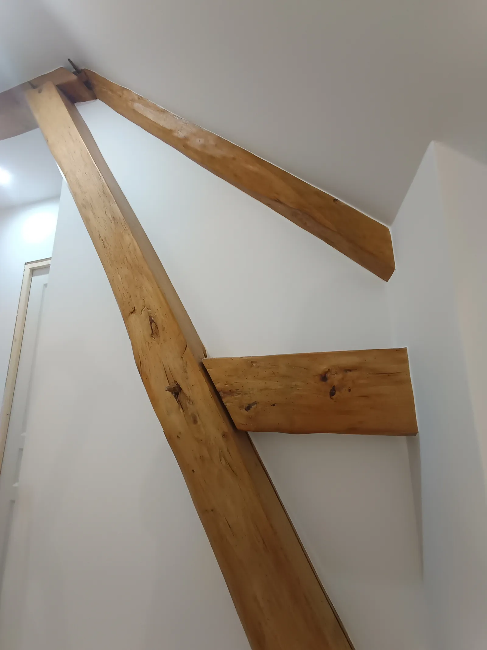 Poutres apparentes traditionnelles - Réalisation professionnelle par Mur Sol